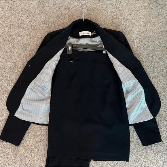 Calvin Klein navy blue three piece suit will make you interview ready! - Picture 2 of 5